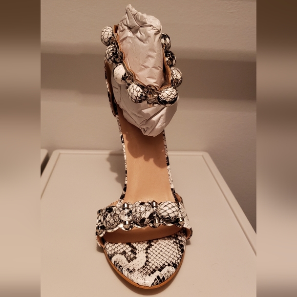 ALMUDENA Spike & Ball Ankle Strap Stiletto High Heels (Blk&Whte Snake) Size: 7.5 - Picture 4 of 6